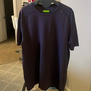 Men’s extra large purple lululemon metal vent tech short sleeve t-shirt.